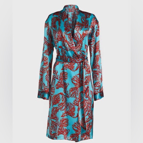 Paul Stuart Made on Madison Coral Motif Silk Robe size small